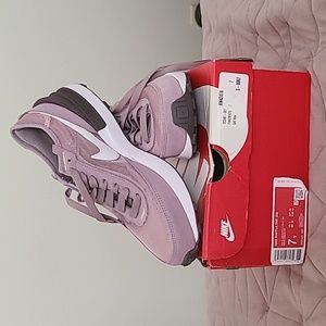 Nike waffle one